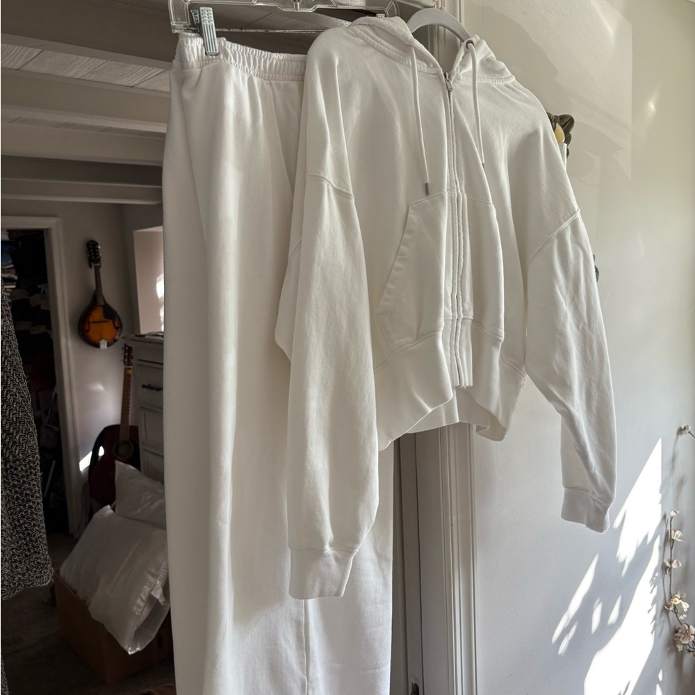 GAP White Hoodie and Sweatpants Set